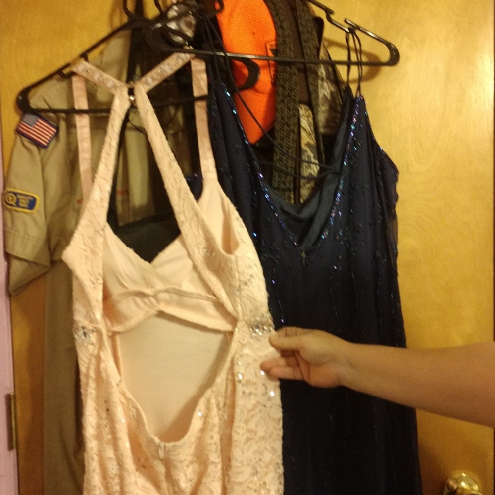 Prom dresses - Picture 2 of 3